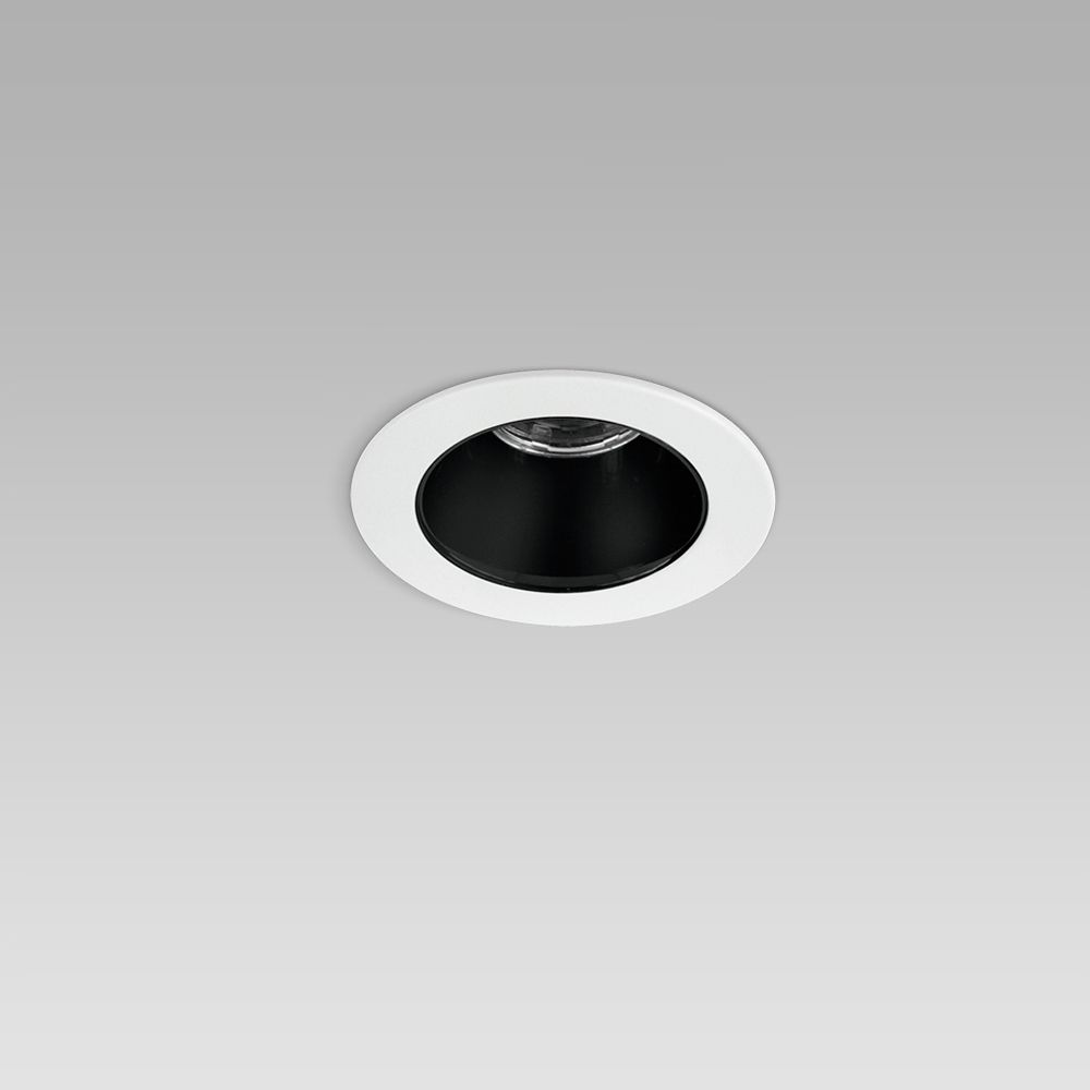 Round recessed ceiling downlight for interior lighting with protruding frame and black optic