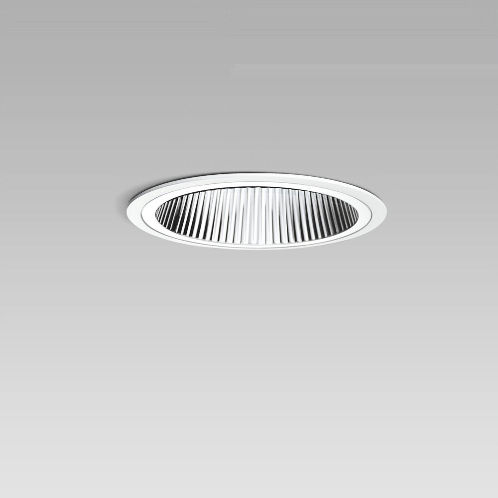 Apparecchio da incasso a soffitto per l'illuminazione di interni, dal design elegante e dalla minima profondità di incasso, con riflettore metallizzato e Professional LED